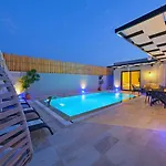 Otel Enu 2 *